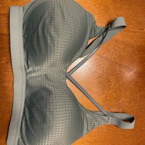 VS lightweight sports bra